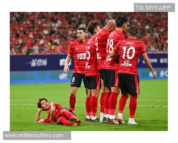 成都足球队的速度之美：探索快速进攻与团队配合的完美结合