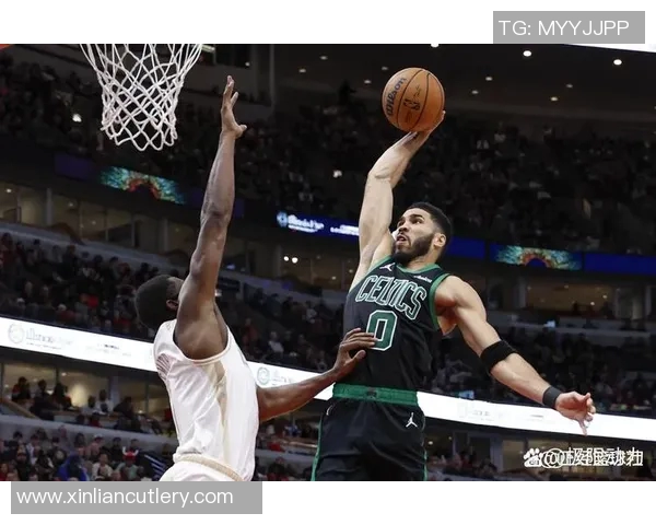 骑士与卡尔特人激战正酣NBA赛场精彩瞬间回顾与分析